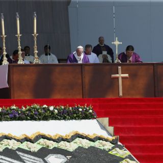 Papa Francisco oficia misa multitudinaria en Ecatepec