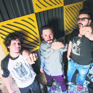 Troker se sube a 'El automóvil gris'