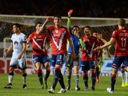 Peñalba (centro) fue sancionado 'uno por faltar al respeto a los Oficiales del partido y otro por ser culpable de juego brusco grave'. MEXSPORT / L. Monroy