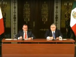 Luis Videgaray y Agustín Carstens anuncian un ajuste en el presupuesto del Gobierno federal. ESPECIAL /