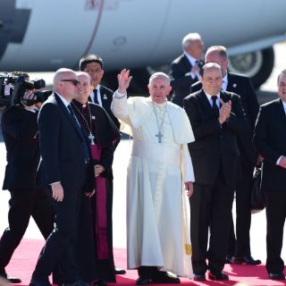 Edil de Ciudad Juárez entrega Llaves de la Ciudad al Papa