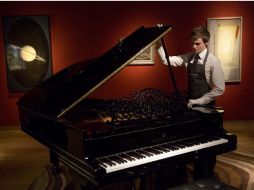 El piano del francés Yves Klein también será subastado por Christie's. AP / M. Dunham