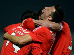 El brasileño Jonas Oliveira marcó el segundo gol luego de disparar desde el punto penal para vencer a Rafael García. AFP / M. Riopa