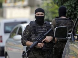 Policías reportaron sólo daños en el patio del edificio, donde estallaron los explosivos. AP / ARCHIVO