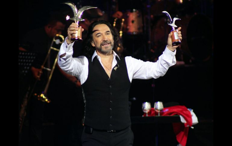 Se le entregó como reconocimiento las gaviotas de Plata y Oro, máximos premios que entrega el público del evento. NTX / A. Sepulveda