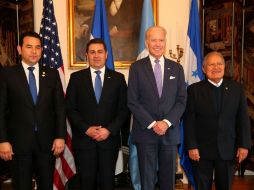 Biden se reunió en Washington con los mandatarios centroamericanos y les pidió hacer más contra la corrupción y emigración. EFE / Presidencia de Honduras