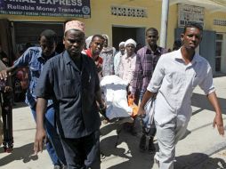 En el atentado llevado a cabo en los jardines junto al hotel, resultaron heridas 10 personas. AP / F. A. Warsameh