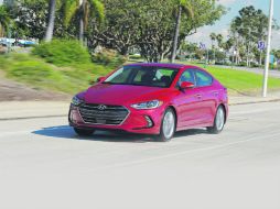 Moderno. Con calaveras afiladas y un alerón muy sutil, el coche se puso al día. ESPECIAL / Cortesía Hyundai