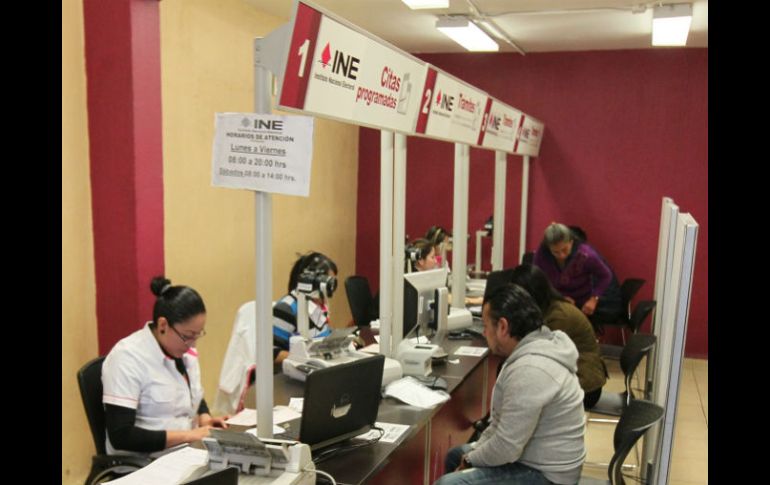 El INE recordó que solo las y los ciudadanos que cuenten con su credencial de elector podrán participar en la jornada electoral. NTX / ARCHIVO