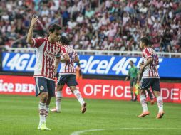 Omar Bravo tuvo la oportunidad de acabar con su sequía goleadora, pero falló el penal ante Xolos. EL INFORMADOR / R. Tamayo
