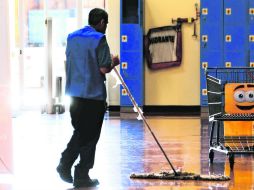 Ante las bajas percepciones muchas personas prefieren integrarse a la informalidad. EL INFORMADOR / E. Barrera