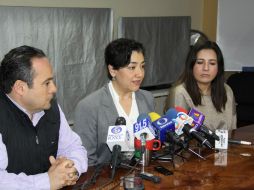 Magdalena Ruiz (centro) menciona que Tlajomulco es un territorio especialmente vulnerable a los episodios de contaminación. ESPECIAL / Semadet