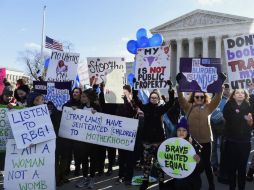 Cientos de partidarios del derecho al aborto participaron en una manifestación frente al tribunal. AP / S. Walsh