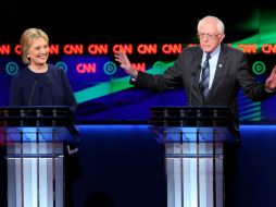 Clinton y Sanders pidieron la renuncia del gobernador de Michigan, el republicano Rick Snyder. AFP / S. Olson