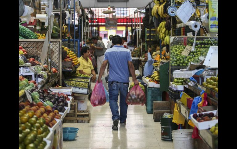 En su comparación anual, el Índice de Confianza del Consumidor presentó en el segundo mes de 2016 una caída de 1.5 por ciento.  /