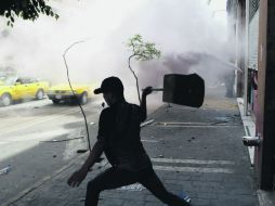 Un grupo de jóvenes atacó a los taxistas desde la Plaza de la Tecnología. EL INFORMADOR / A. Camacho