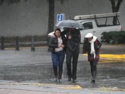 Se recomienda extremar precauciones y no salir a la intemperie ante el riesgo de que caiga más aguanieve. EL INFORMADOR / R. Tamayo