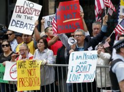 Los actos de campaña de Trump muchas veces son interrumpidos por manifestantes que el empresario pide que saquen. AP / ARCHIVO