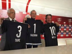 Las tres leyendas formaron parte de las charlas 'Héroes del Súper Clásico'. TWITTER / @Chivas