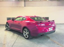 En la pelea. Toma la estafeta como el número uno de su segmento, frente a rivales como el Mustang GT o el Challenger RT. ESPECIAL / Cortesía L. Sillas