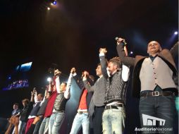 Ambas agrupaciones concluyeron el concierto con 'Enamoradísimo' y 'Vuela Vuela'. TWITTER / @AuditorioMx