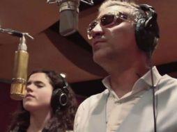 Alejandro Fernández canta al lado de su hija Camila el tema 'El ciclo sin fin' de 'El Rey León'. TWITTER / @OhMyDisney