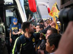 Los americanistas esperaban el arribo del equipo desde las 17:00 horas, pero el equipo azulcrema llegó dos horas más tarde. EL INFORMADOR / A. Hinojosa