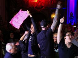 Por la noche tuvieron lugar jaloneos entre ambos bandos, pero fueron controlados rápidamente por la policía. AP / N. Harnik