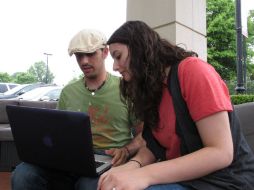 La población de entre 18 y 34 años la que más utiliza la red. AP / ARCHIVO