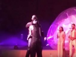 El rapero se unió a la cantante de Barbados durante el concierto que ofreció en Miami. YOUTUBE / Breeze Light