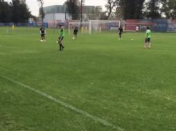 A manera de broma, los jugadores repitieron las acciones del partido del domingo. TWITTER / @Chivas