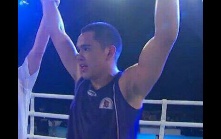 El púgil dedicó su triunfo a la gente de su familia y sus paisanos. TWITTER / @conade