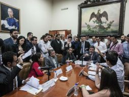 A lo largo de las negociaciones se formaron dos bloques, el de los priistas y el de legisladores de otros partidos. EL INFORMADOR / R. Tamayo