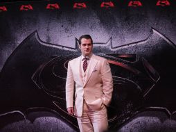 El primero en llegar fue Henry Cavill, quien arribó a las 19:45 para tomarse fotos con los fans y firmar autógrafos. EFE / A. Cruz