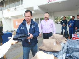Pablo Lemus durante la entrega de vehículos y uniformes a la Dirección de Inspección. ESPECIAL / Gobierno de Zapopan