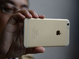 Estados Unidos estaba 'muy dispuesto' a tratar de forzar a Apple a ayudar con el desbloqueo, pero un tercero apareció con otra opción. AFP / ARCHIVO