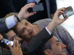 Dilma Rousseff se mantiene tranquila, asegura, ante el fallo judicial contrario al ex presidente para asumir un puesto en su gabinet. AP / E. Peres