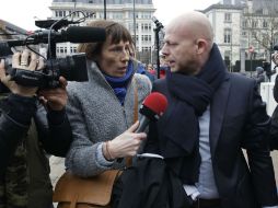 Sven Mary habla con varios periodistas a la salida de la Cámara del Consejo de Bruselas. AFP / K. Tribouillard