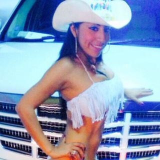 Mexicana conquista Times Square como 'vaquera desnuda'