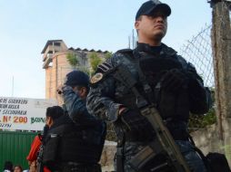 Más de mil elementos de la Secretaría de Defensa, 500 de la Marina y 300 policías turísticos vigilan las calles de Guerrero. SUN / ARCHIVO