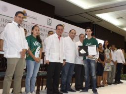 De gira por Quintana Roo, Arriola anunció la entrega de 55 mil Números de Seguridad Social a estudiantes de la entidad. TWITTER / @arriolamikel