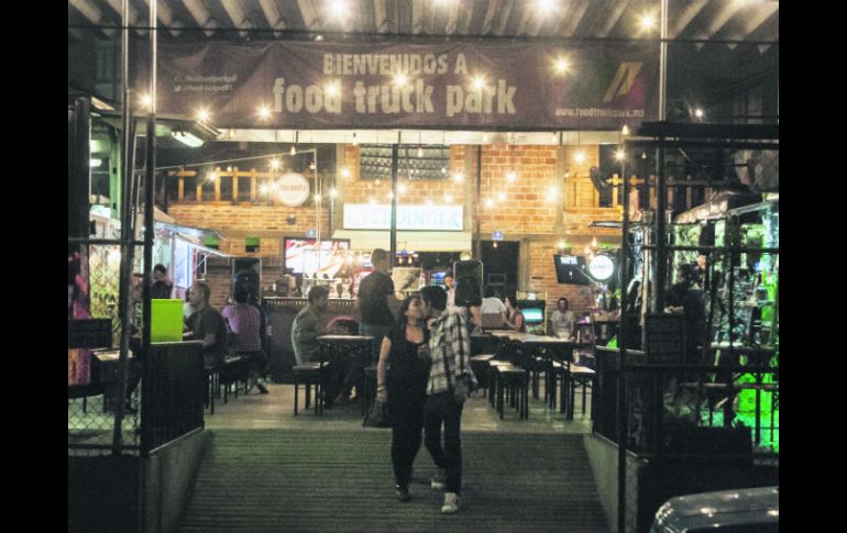 Colonia Moderna. El “food truck park” mantiene una propuesta atractiva de productos entre la población. EL INFORMADOR / R. Tamayo