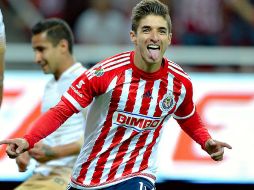 Brizuela anotó dos tantos en la goleada de Chivas ante Pumas. MEXSPORT / I. Ortiz