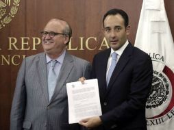 Graco Ramírez (i) y Roberto Gil (d) durante la presentación de la iniciativa. SUN / A. Leyva