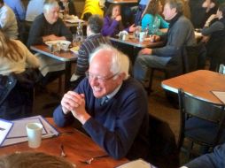 Sanders era el favorito en los sondeos en este estado fronterizo con Canadá - la única contienda de la jornada. AP / M. De Sisti