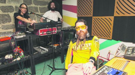 Preparados. El trío sigue caminando en la senda de la innovación sonora. EL INFORMADOR / P. Franco