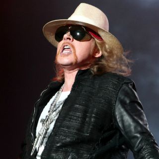 Axl Rose se fractura el pie izquierdo y es intervenido