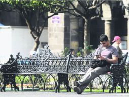 México Conectado brinda el acceso al servicio de Internet de banda ancha a la población en lugares como parques y plazas. EL INFORMADOR / E. Barrera