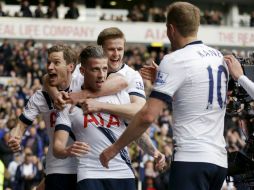 A falta de cinco fechas, los Spurs no pierden la esperanza. AP / M. Dunham