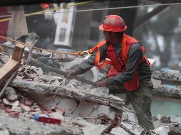 A pesar de las réplicas, los trabajos de rescate siguen.